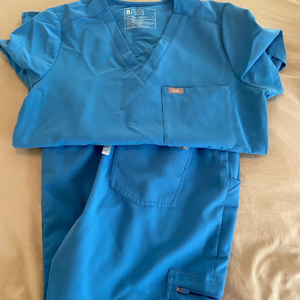 Capri Blue Figs Scrub set